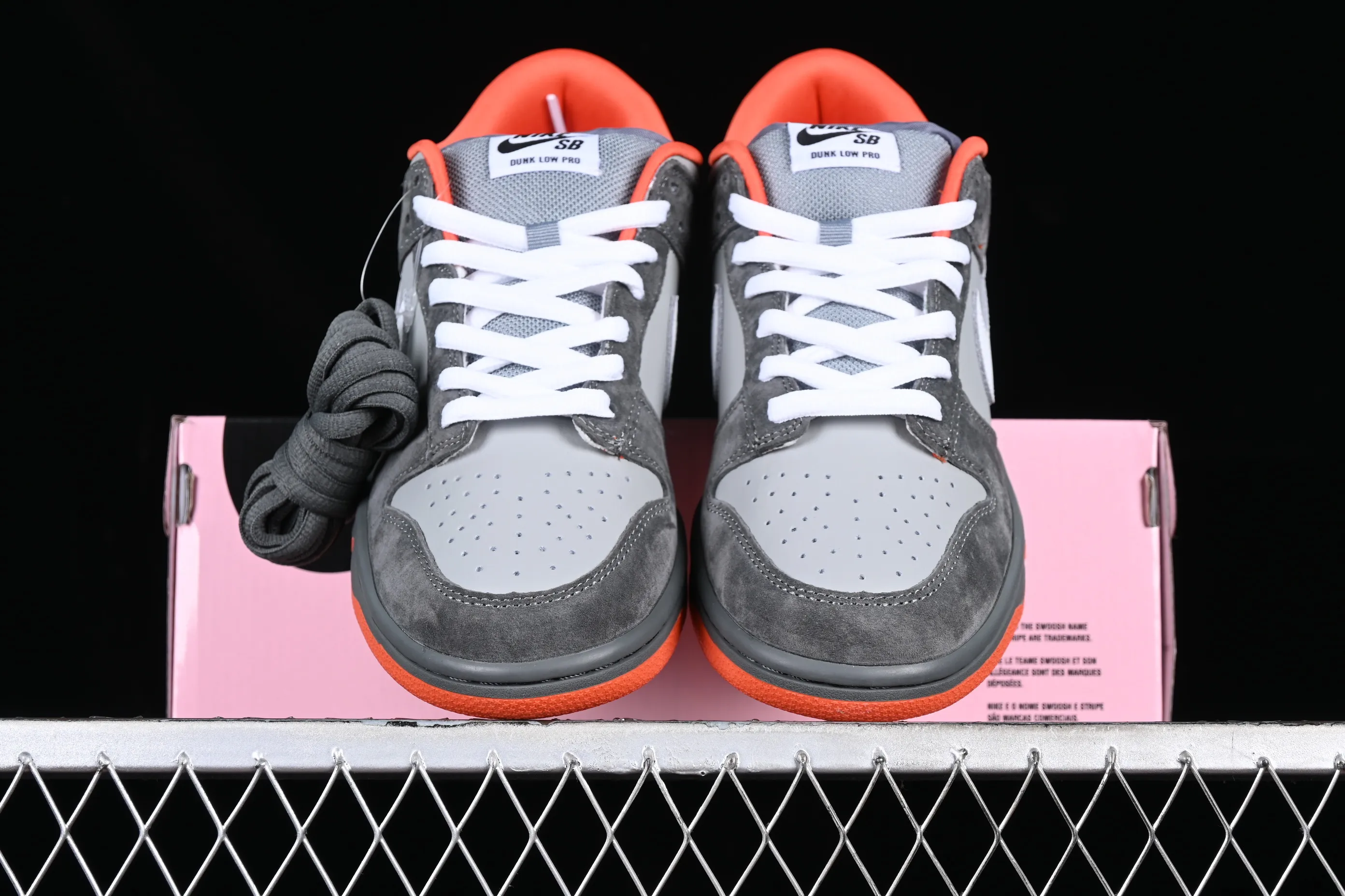 All Categories Nk SB Dunk Series Nk SB Dunk Low Low-top Sneakers Nk Dunk SB New York Gray Peace Dove New York City Limited SB Low-top Casual Sneakers 304292-011